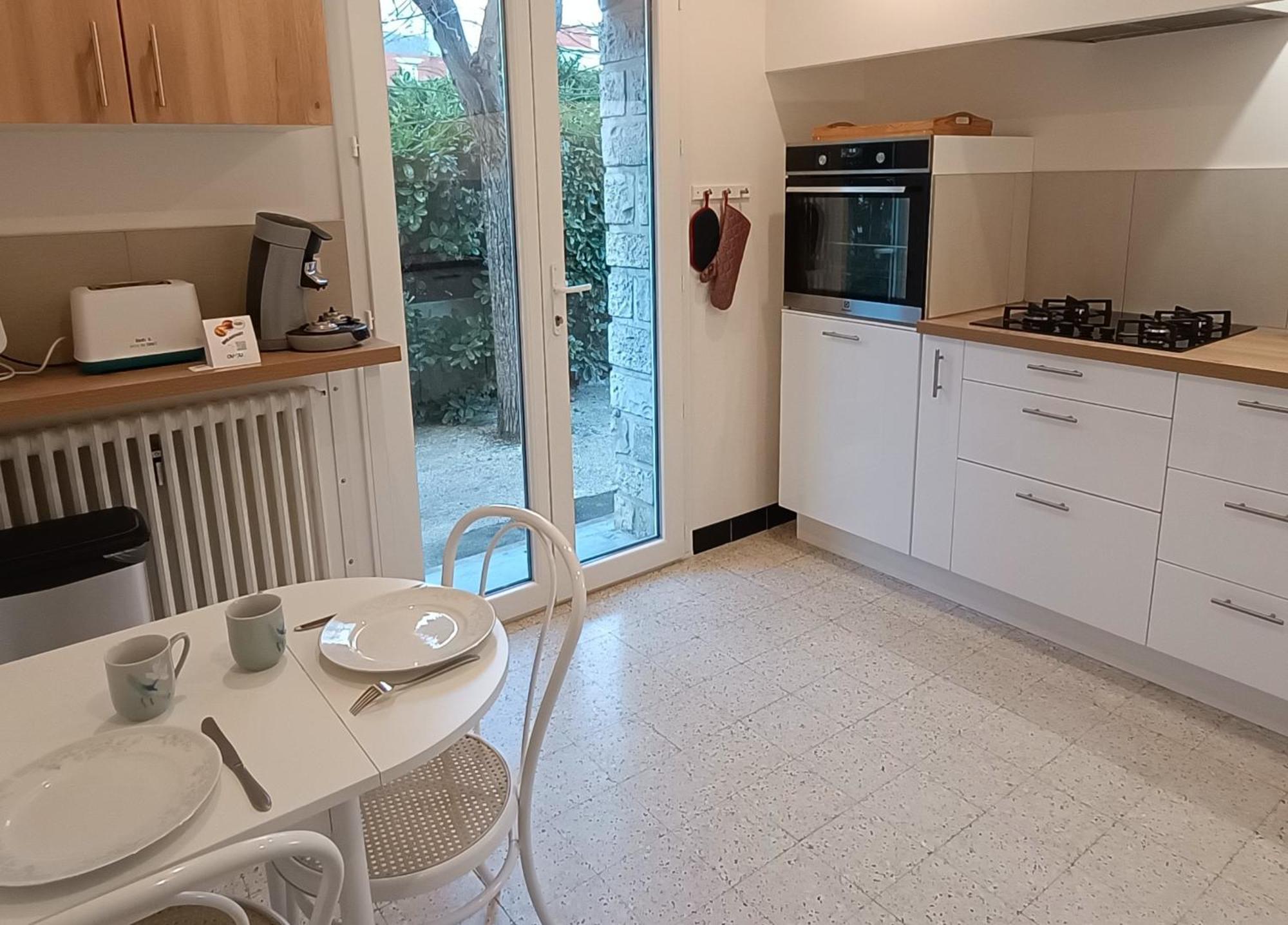 Grand Appartement, 2 Chambres Et Jardin Nîmes Kültér fotó
